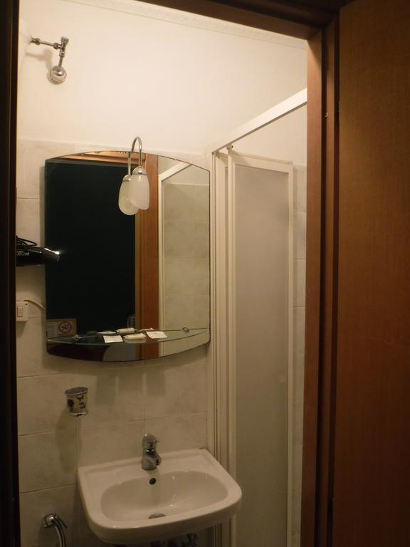 Ares Rooms โรม ห้อง รูปภาพ